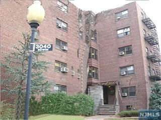 400 Park Place - Photo 1