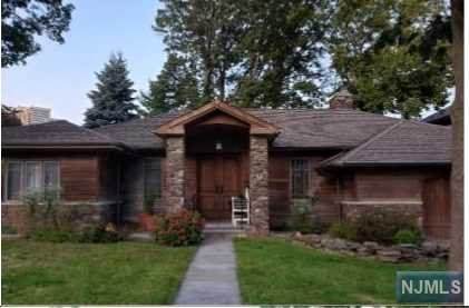 9 Columbia Avenue - Photo 1