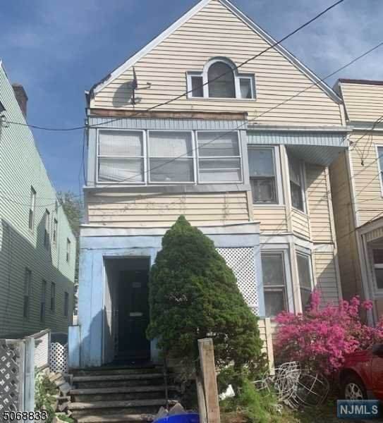 210 Oakwood Place - Photo 1