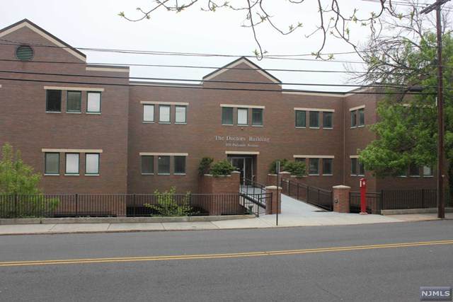 870 Palisade Avenue - Photo 1