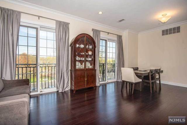 2210 The Plaza - Photo 1