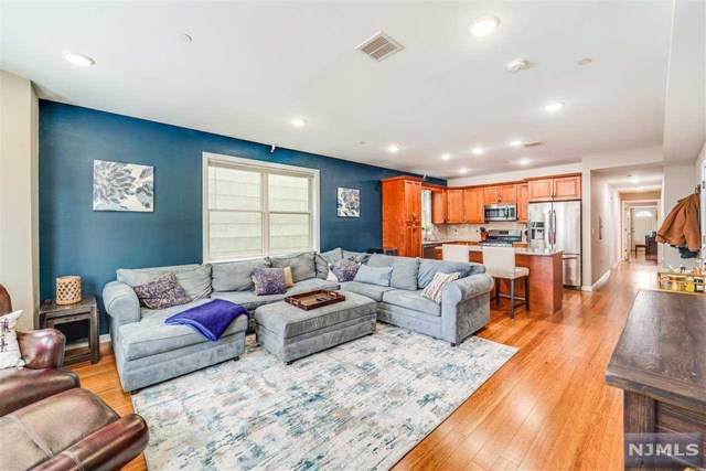 517 19th Street - Photo 1