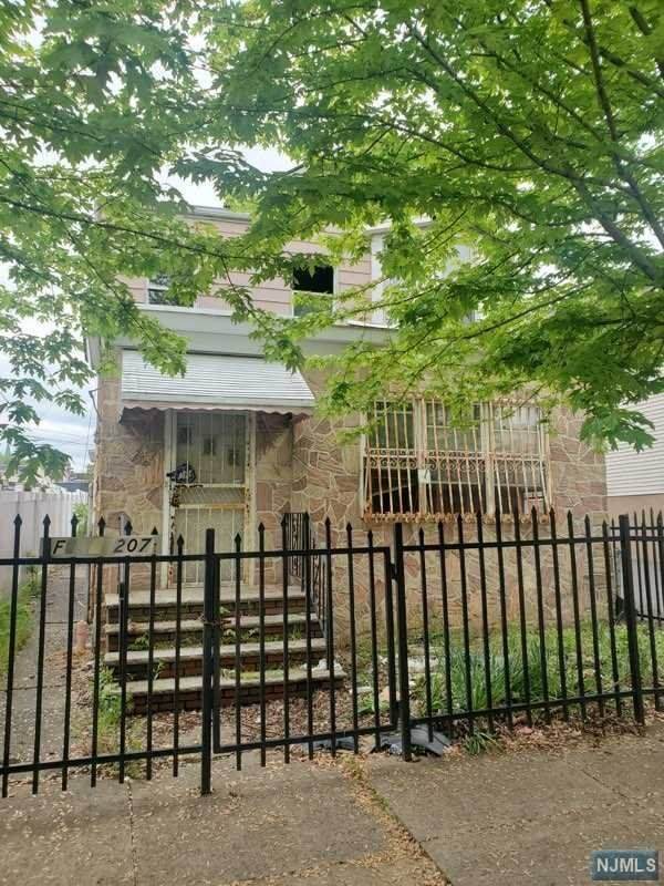 207 Broad Street - Photo 1