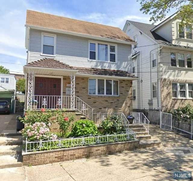 194 Maple Street - Photo 1
