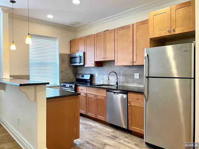 855 Broad Avenue - Photo 1
