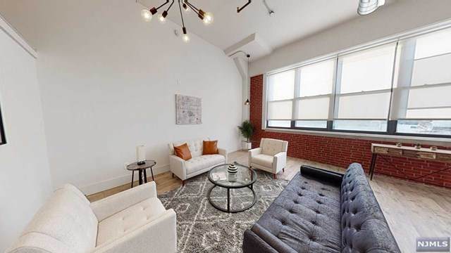 300 Hoyt Street - Photo 1