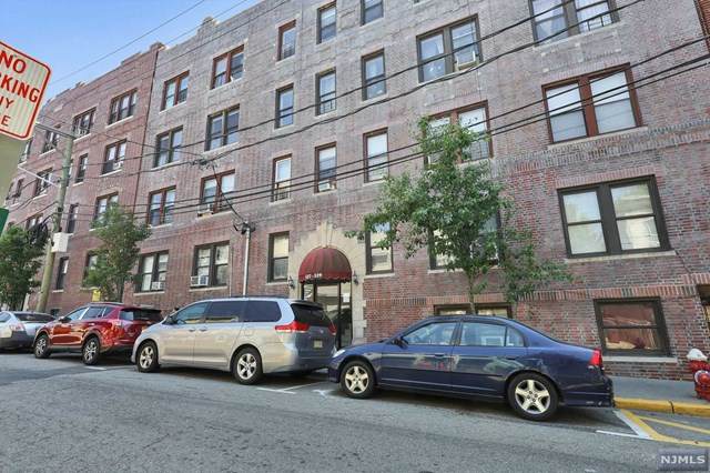 527-529 34th Street - Photo 1