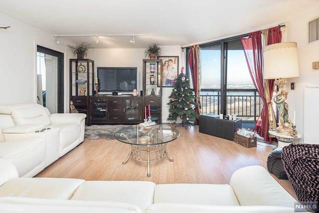 908 Harmon Cove Tower - Photo 1
