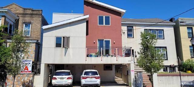 2903 Summit Avenue - Photo 1