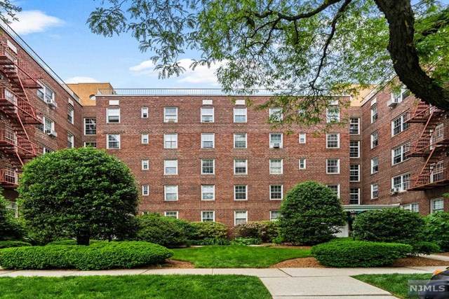 8750 Boulevard East - Photo 1