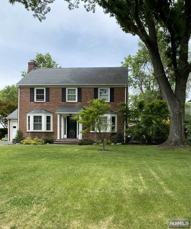 323 Graydon Terrace - Photo 1