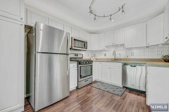 60 Greenbrook Drive - Photo 1