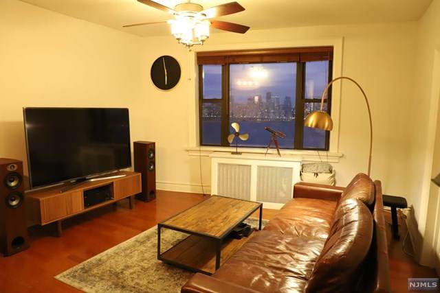 1055 Boulevard East - Photo 1