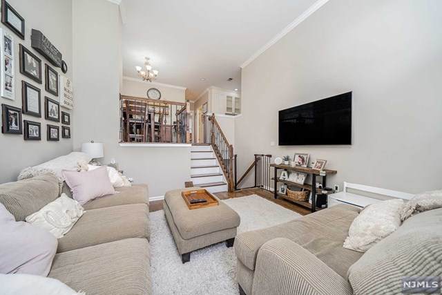 368 Kingston Court - Photo 1