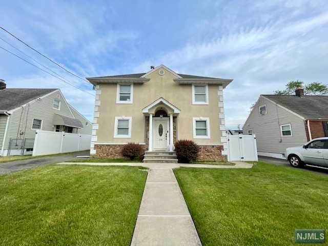 208 Roosevelt Avenue - Photo 1
