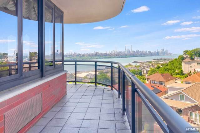100 Carlyle Drive - Photo 1