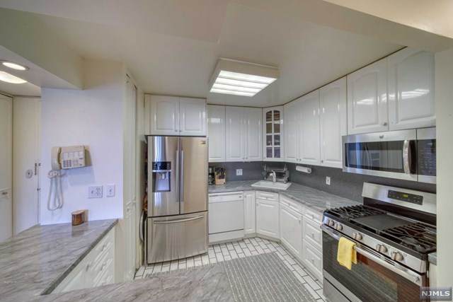 555 North Avenue - Photo 1