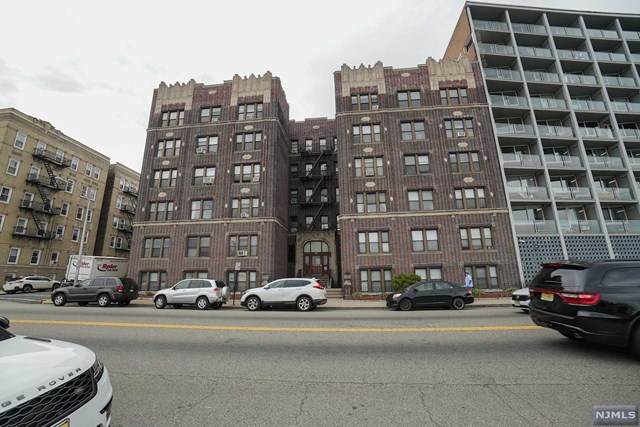 883 Boulevard East - Photo 1