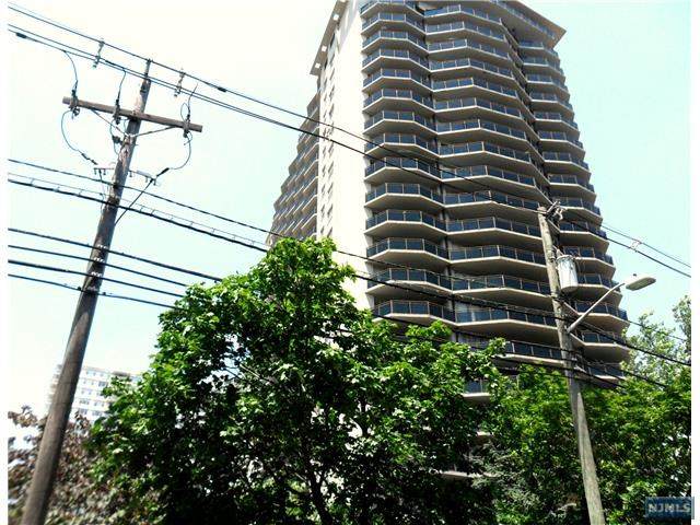 2077 Center Avenue - Photo 1