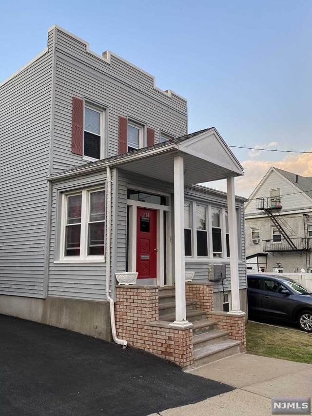 211 Day Avenue - Photo 1