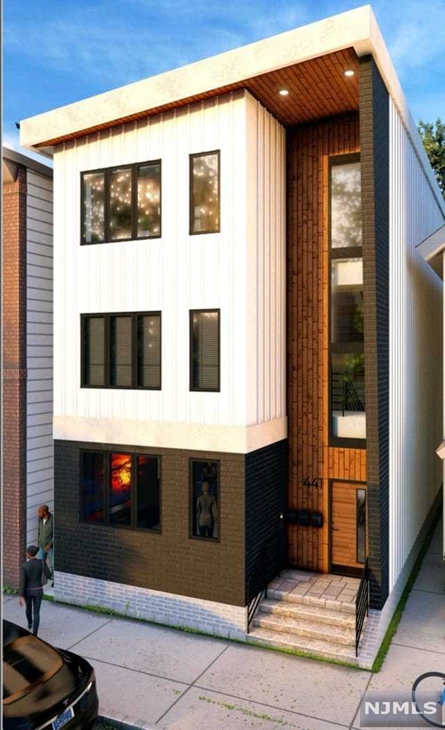 441 18th Street - Photo 1