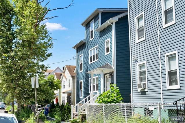 487 20th Street - Photo 1