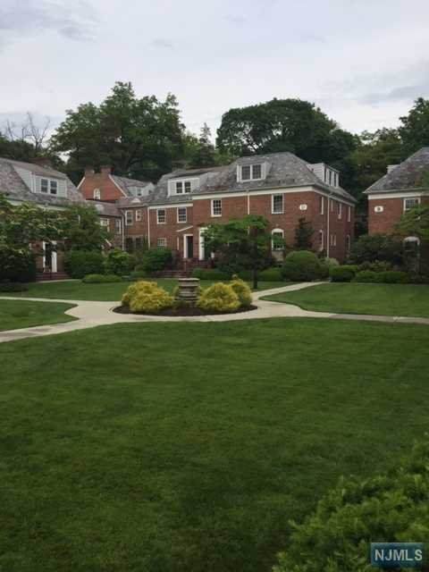 185 Palisade Avenue - Photo 1
