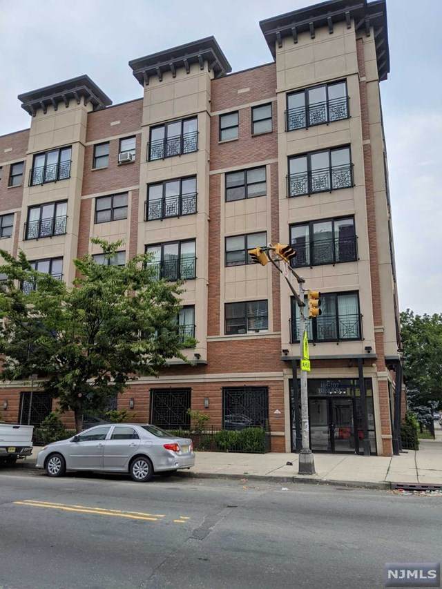 105-107 Broad Street - Photo 1