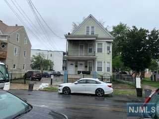420-424 18th Street - Photo 1