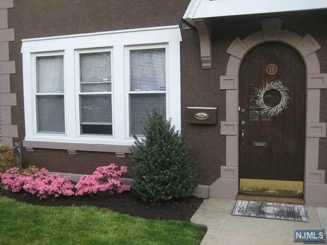 11 Beverly Place - Photo 1