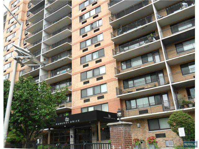 60 Parkway Dr East - Photo 1
