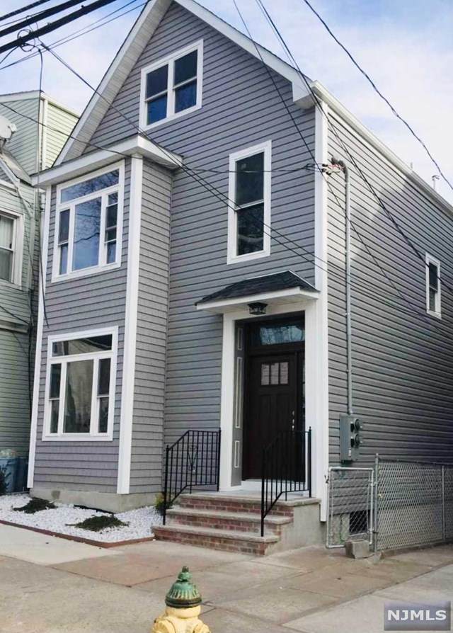 607 5th Street - Photo 1
