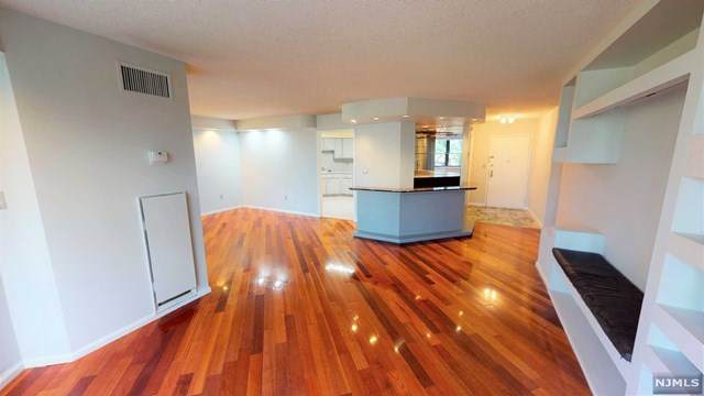 323 Harmon Cove Tower - Photo 1