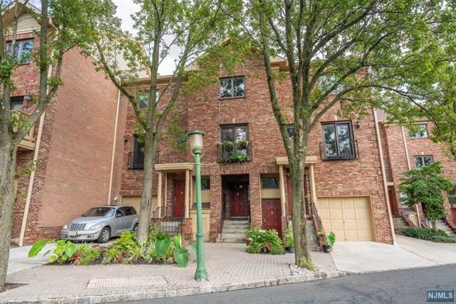 9 Mews Lane - Photo 1