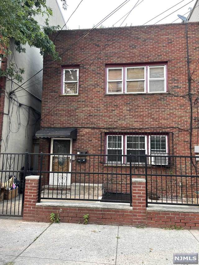720 7th Street - Photo 1