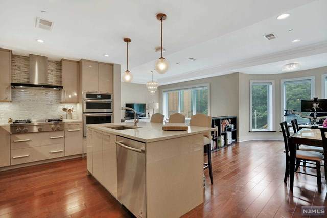 100 Eton Row - Photo 1