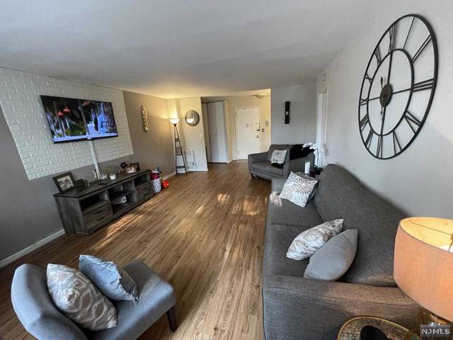 39 39th Street - Photo 1