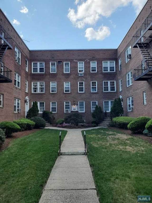 126 Hackett Place - Photo 1