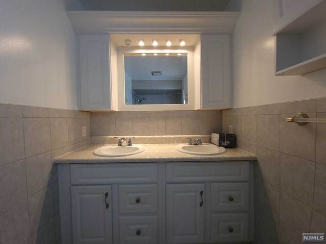 121 Wallington Avenue - Photo 1