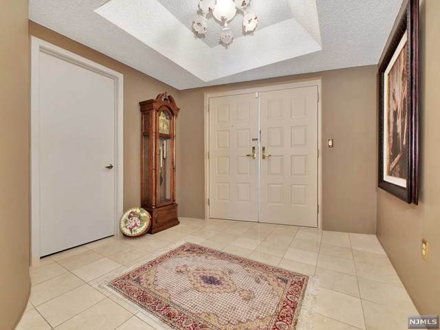 1360 Hamburg Turnpike - Photo 1