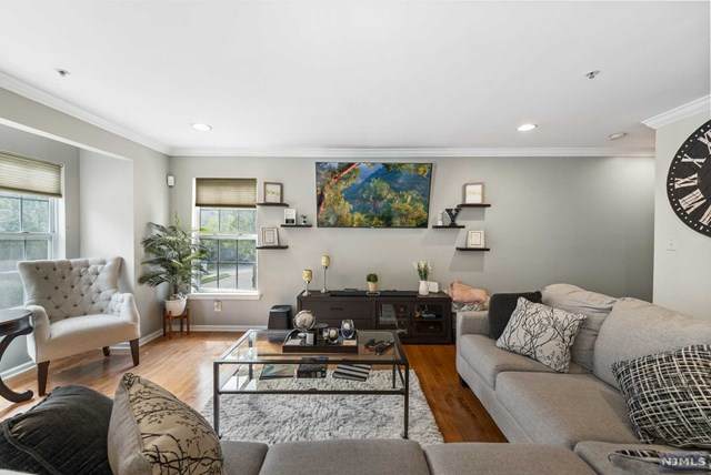 57 Lakeview Court - Photo 1