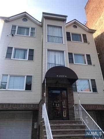 1009 Palisade Avenue - Photo 1