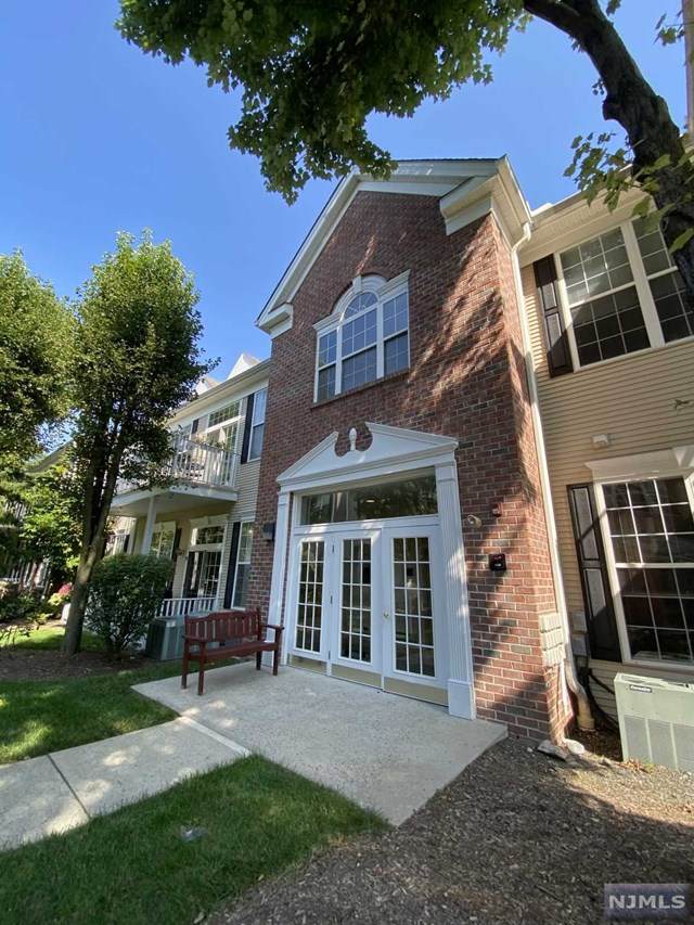 412 Four Seasons Drive - Photo 1