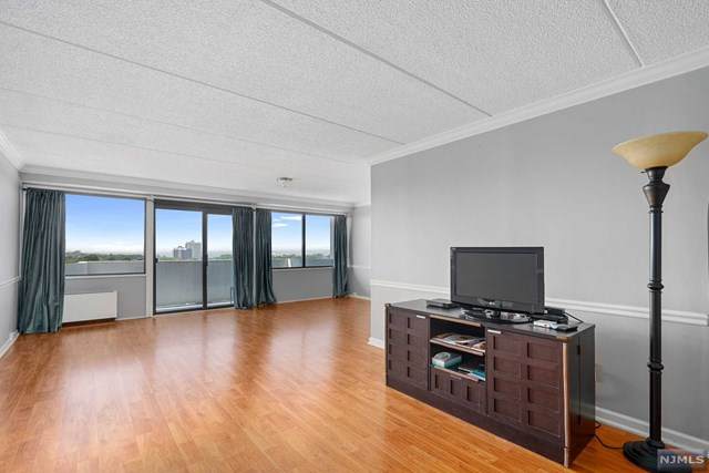1600 Center Avenue - Photo 1