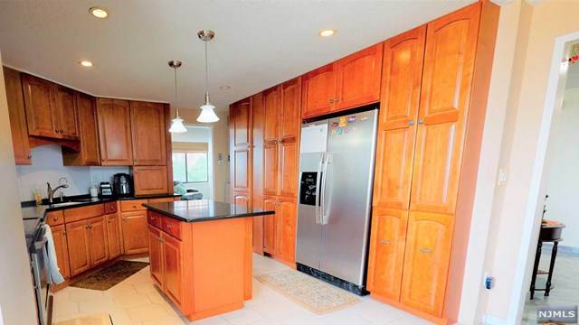 735 Harmon Cove Tower - Photo 1