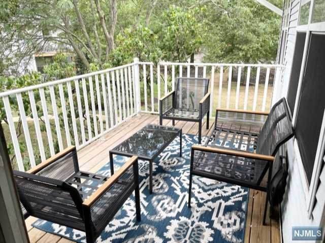 121 Exeter Court - Photo 1