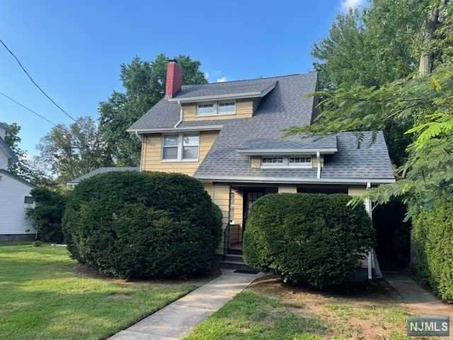 271 Queens Court - Photo 1
