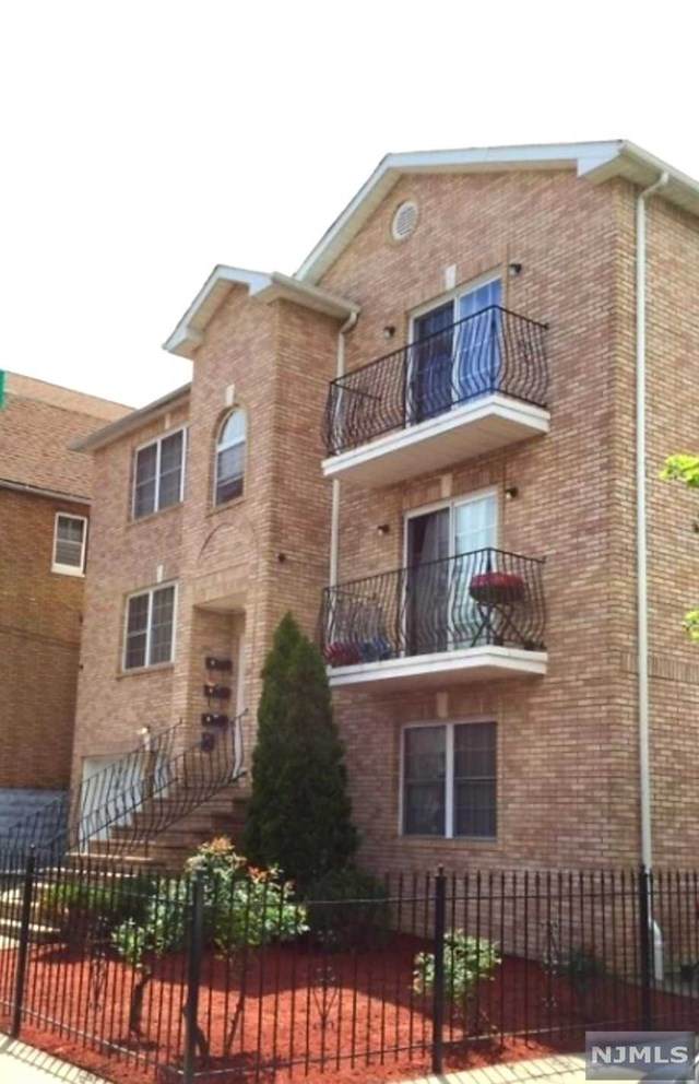 28-30 Triton Terrace - Photo 1