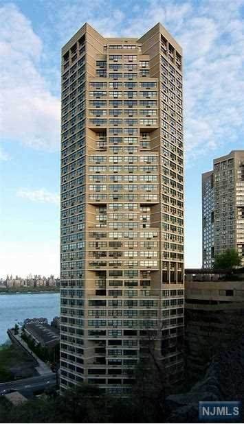 7002 Boulevard East - Photo 1