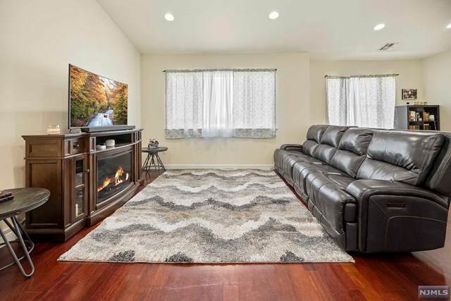 620 38th Street - Photo 1
